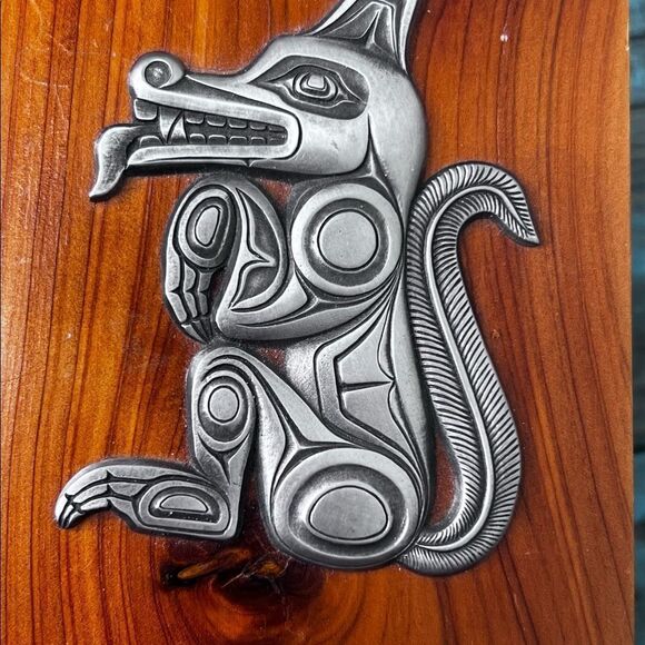 First Nations Vintage Boma Wolf Napkin Rings in cedar box - Picture 8 of 13